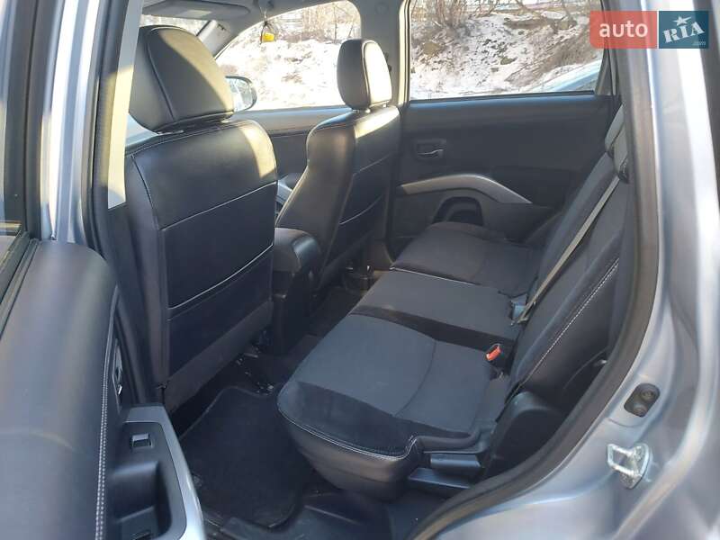 Внедорожник / Кроссовер Mitsubishi Outlander XL 2010 в Тернополе