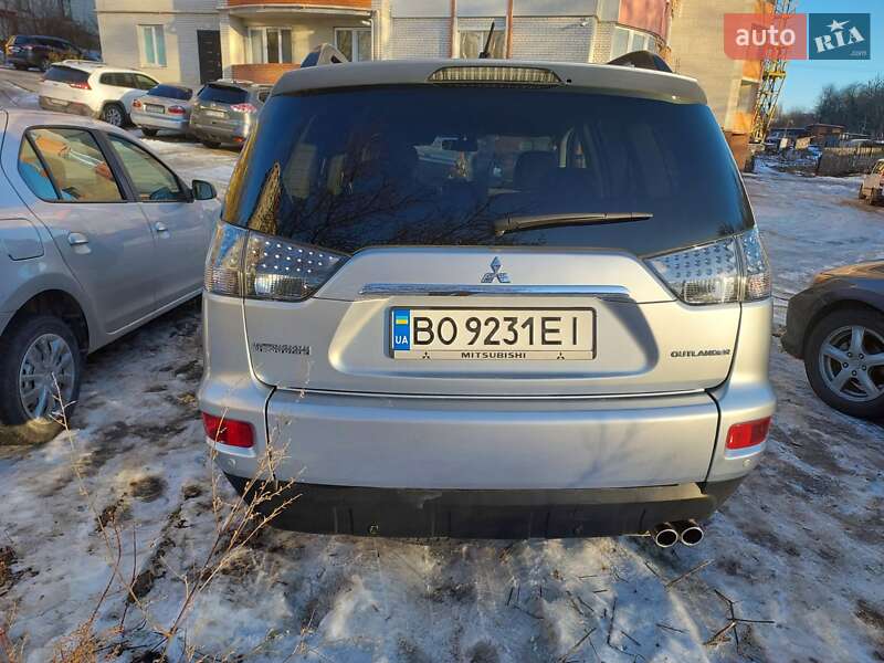 Внедорожник / Кроссовер Mitsubishi Outlander XL 2010 в Тернополе