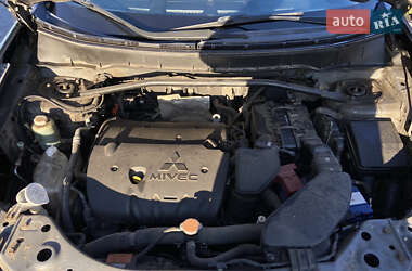 Позашляховик / Кросовер Mitsubishi Outlander XL 2008 в 