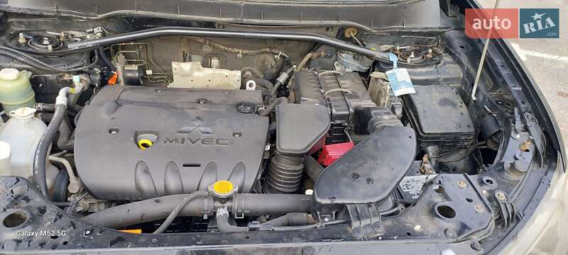 Внедорожник / Кроссовер Mitsubishi Outlander XL 2009 в Харькове