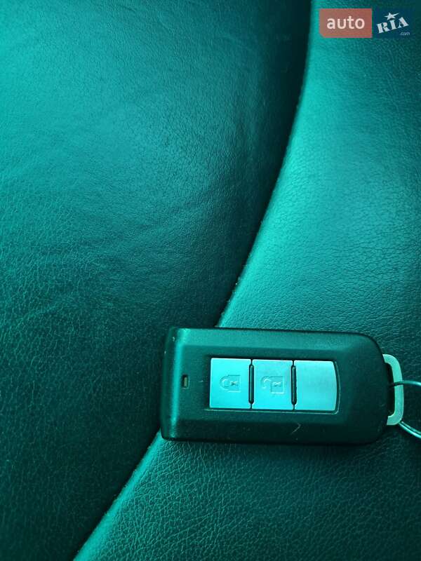 Внедорожник / Кроссовер Mitsubishi Outlander XL 2007 в Ровно