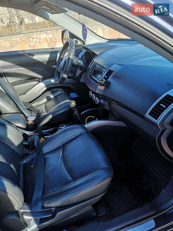 Внедорожник / Кроссовер Mitsubishi Outlander XL 2007 в Ровно
