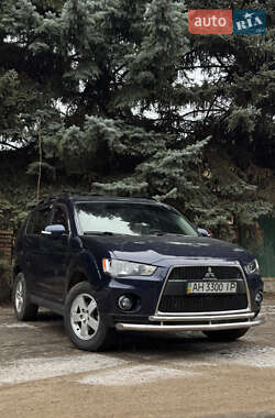 Внедорожник / Кроссовер Mitsubishi Outlander XL 2011 в Краматорске