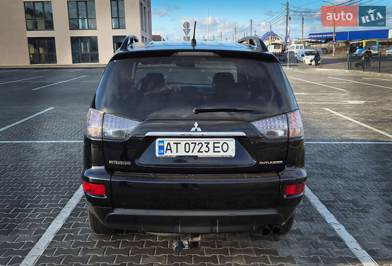 Внедорожник / Кроссовер Mitsubishi Outlander XL 2011 в Калуше