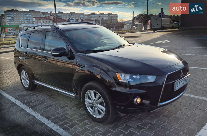 Внедорожник / Кроссовер Mitsubishi Outlander XL 2011 в Калуше