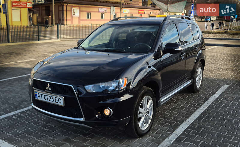 Внедорожник / Кроссовер Mitsubishi Outlander XL 2011 в Калуше