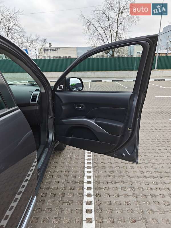 Внедорожник / Кроссовер Mitsubishi Outlander XL 2008 в Киеве