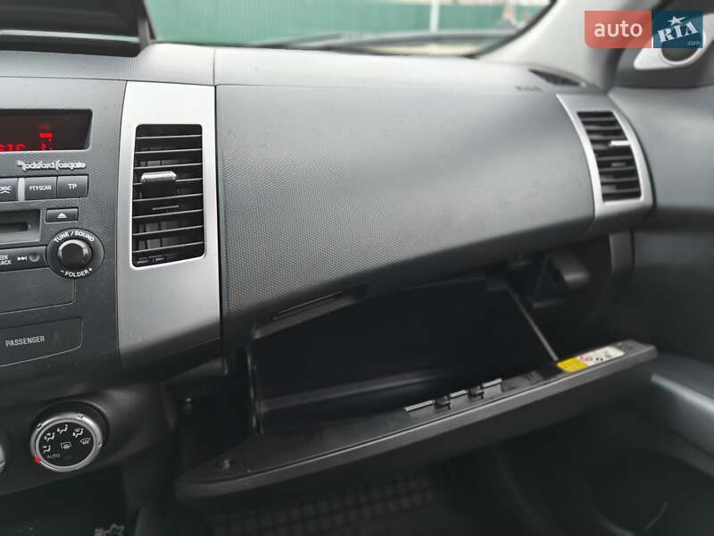 Внедорожник / Кроссовер Mitsubishi Outlander XL 2008 в Киеве
