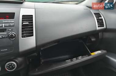 Позашляховик / Кросовер Mitsubishi Outlander XL 2008 в 