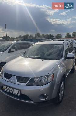 Позашляховик / Кросовер Mitsubishi Outlander XL 2008 в Києві