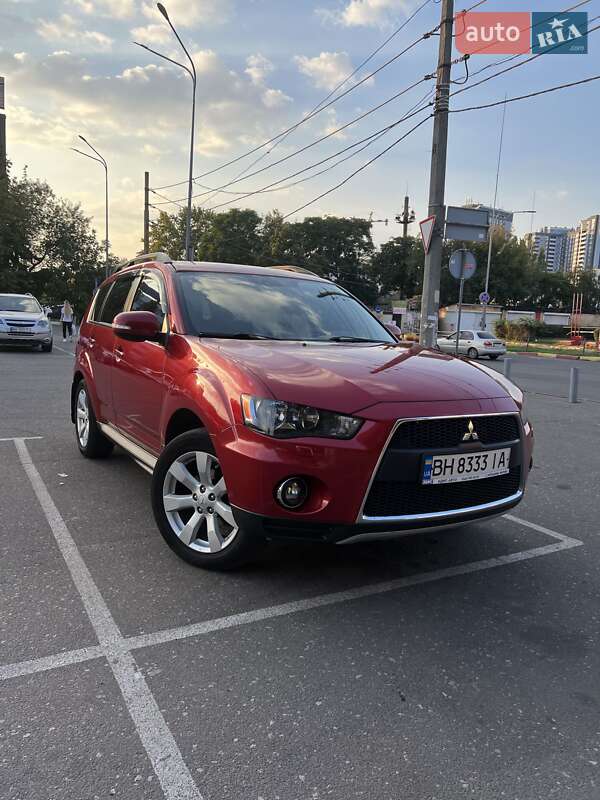 Позашляховик / Кросовер Mitsubishi Outlander XL 2011 в Одесі