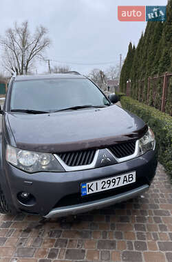 Позашляховик / Кросовер Mitsubishi Outlander XL 2008 в Броварах