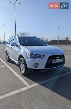 Внедорожник / Кроссовер Mitsubishi Outlander XL 2011 в Харькове