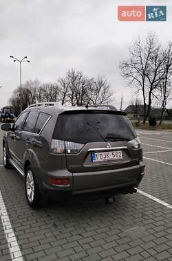 Внедорожник / Кроссовер Mitsubishi Outlander XL 2010 в Коломые