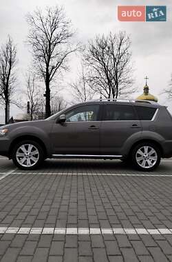 Внедорожник / Кроссовер Mitsubishi Outlander XL 2010 в Коломые