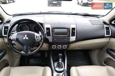 Внедорожник / Кроссовер Mitsubishi Outlander XL 2010 в Коломые