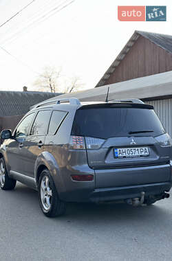 Позашляховик / Кросовер Mitsubishi Outlander XL 2008 в Києві