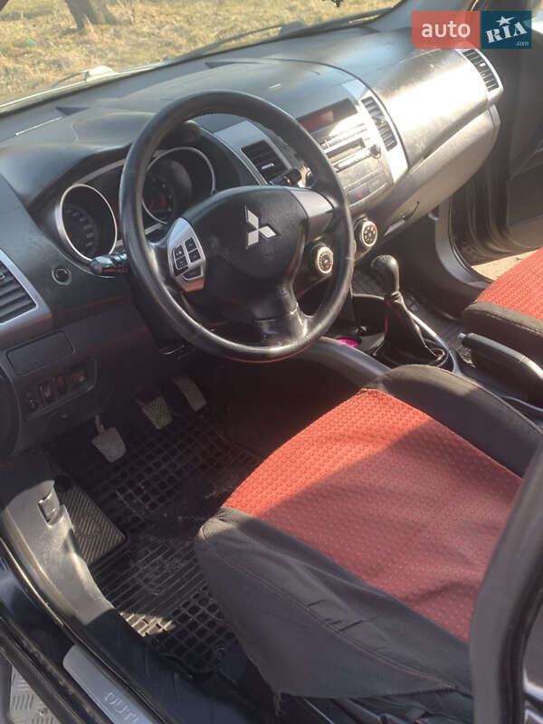 Позашляховик / Кросовер Mitsubishi Outlander XL 2008 в Рожище