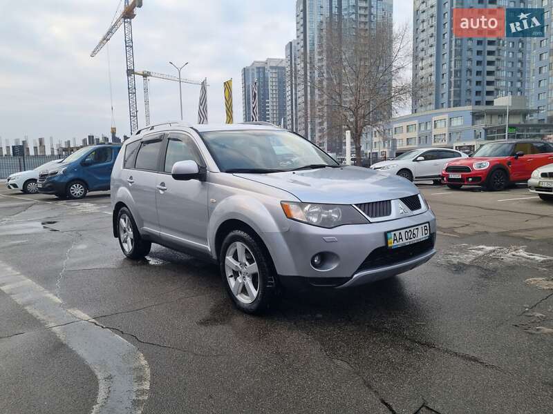 Позашляховик / Кросовер Mitsubishi Outlander XL 2008 в Києві