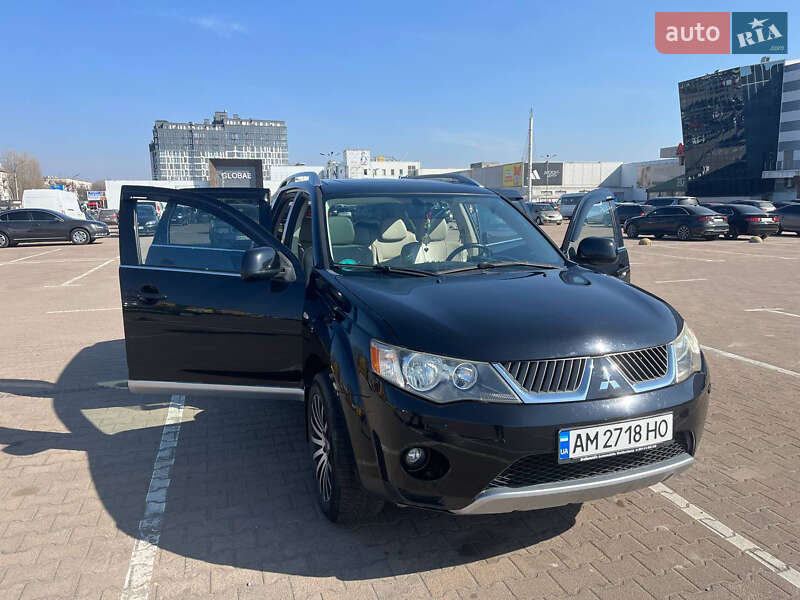Внедорожник / Кроссовер Mitsubishi Outlander XL 2008 в Романове