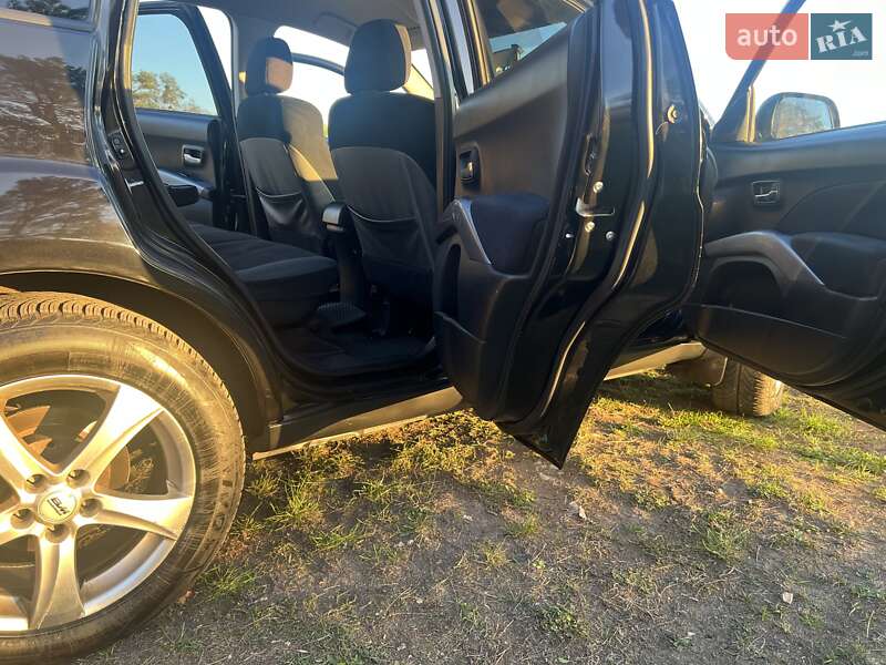Внедорожник / Кроссовер Mitsubishi Outlander XL 2008 в Житомире