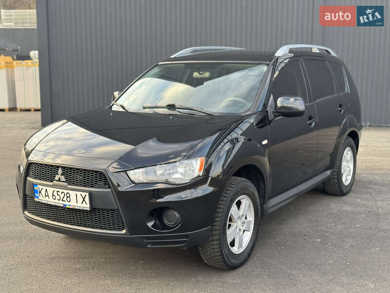 Позашляховик / Кросовер Mitsubishi Outlander XL 2010 в Києві