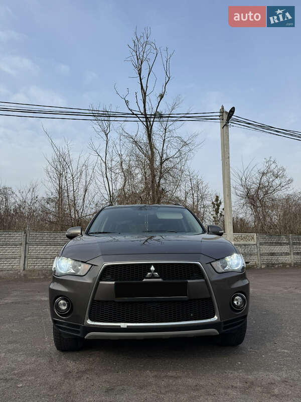 Позашляховик / Кросовер Mitsubishi Outlander XL 2011 в Львові фото 3 Позашляховик / Кросовер Mitsubishi Outlander XL 2011 в Львові