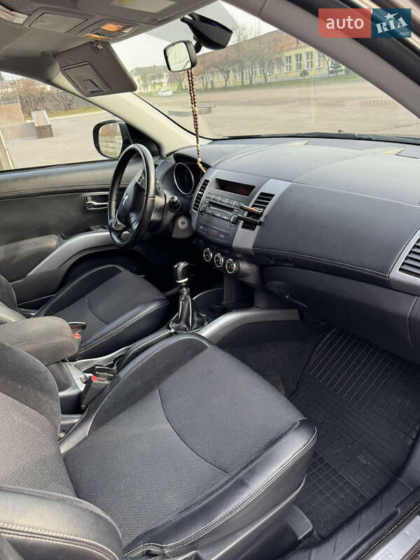 Позашляховик / Кросовер Mitsubishi Outlander XL 2011 в Львові фото 12 Позашляховик / Кросовер Mitsubishi Outlander XL 2011 в Львові