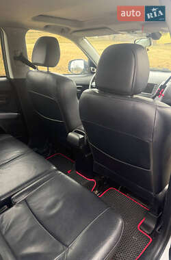 Внедорожник / Кроссовер Mitsubishi Outlander XL 2010 в 