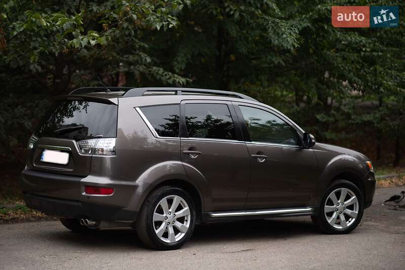 Внедорожник / Кроссовер Mitsubishi Outlander XL 2010 в Киеве