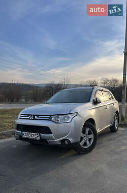 Позашляховик / Кросовер Mitsubishi Outlander XL 2012 в 