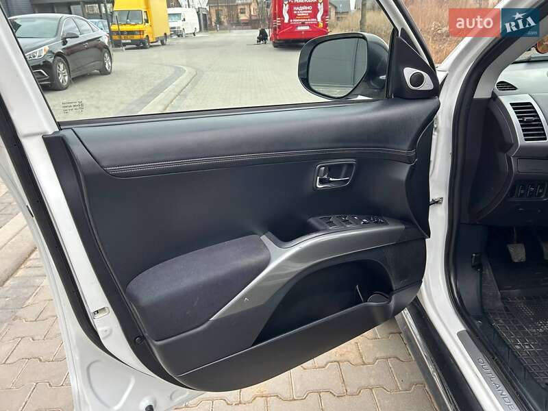 Внедорожник / Кроссовер Mitsubishi Outlander XL 2010 в Ивано-Франковске