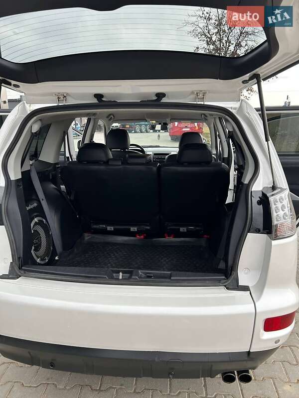 Внедорожник / Кроссовер Mitsubishi Outlander XL 2010 в Ивано-Франковске