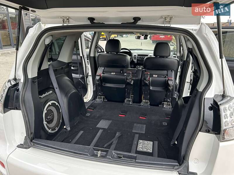 Внедорожник / Кроссовер Mitsubishi Outlander XL 2010 в Ивано-Франковске
