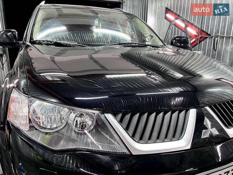 Позашляховик / Кросовер Mitsubishi Outlander XL 2007 в Києві