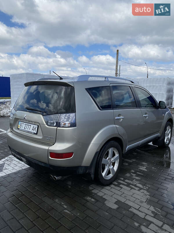 Позашляховик / Кросовер Mitsubishi Outlander XL 2008 в Миколаєві