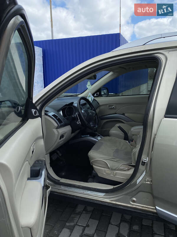 Позашляховик / Кросовер Mitsubishi Outlander XL 2008 в Миколаєві
