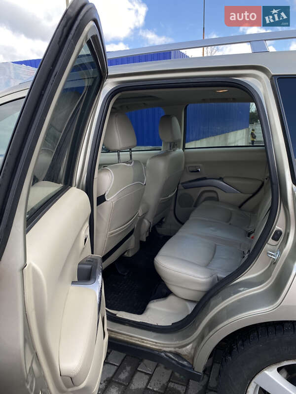 Позашляховик / Кросовер Mitsubishi Outlander XL 2008 в Миколаєві