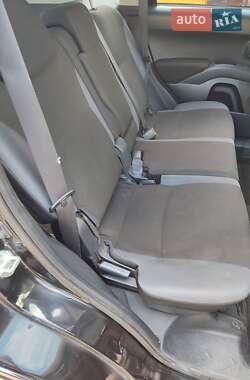 Внедорожник / Кроссовер Mitsubishi Outlander XL 2011 в 