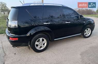 Позашляховик / Кросовер Mitsubishi Outlander XL 2010 в 