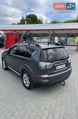 Внедорожник / Кроссовер Mitsubishi Outlander XL 2010 в 
