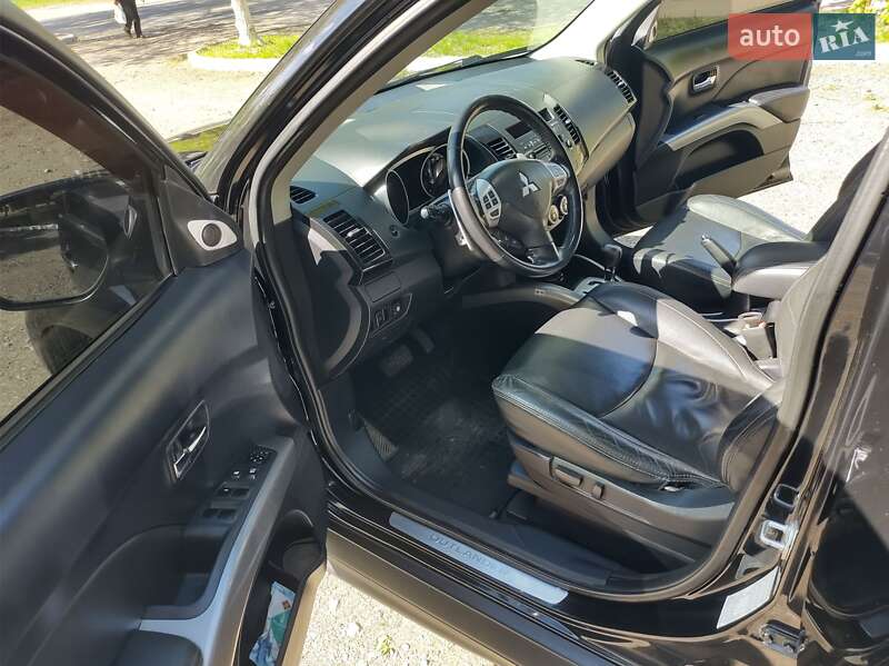 Позашляховик / Кросовер Mitsubishi Outlander XL 2009 в Чернігові
