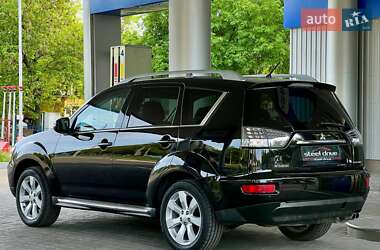 Позашляховик / Кросовер Mitsubishi Outlander XL 2010 в 