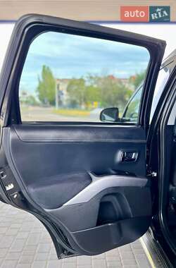 Позашляховик / Кросовер Mitsubishi Outlander XL 2010 в 