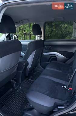 Внедорожник / Кроссовер Mitsubishi Outlander XL 2009 в 