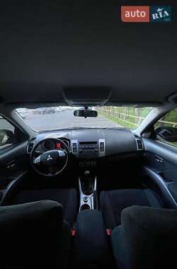 Внедорожник / Кроссовер Mitsubishi Outlander XL 2009 в 