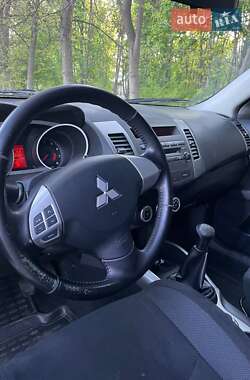Внедорожник / Кроссовер Mitsubishi Outlander XL 2009 в 