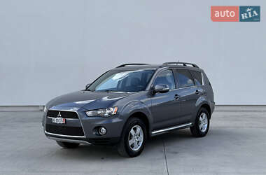 Внедорожник / Кроссовер Mitsubishi Outlander XL 2012 в Луцке
