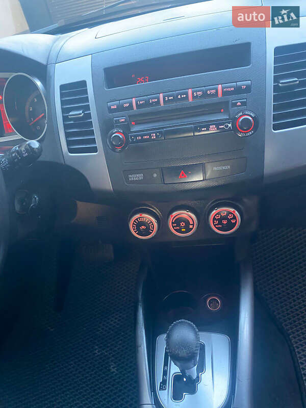 Позашляховик / Кросовер Mitsubishi Outlander XL 2008 в Одесі