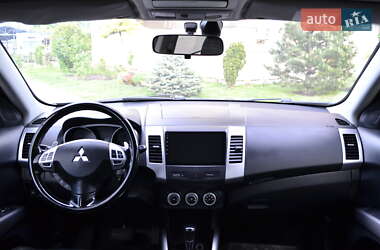 Позашляховик / Кросовер Mitsubishi Outlander XL 2008 в 